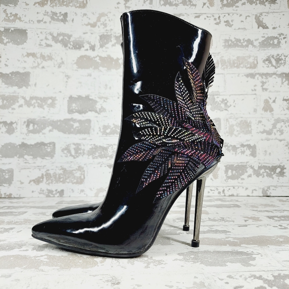 New Azalea Wang Helix Black Faux Patent Leather Rhinestone Heeled Boot V496